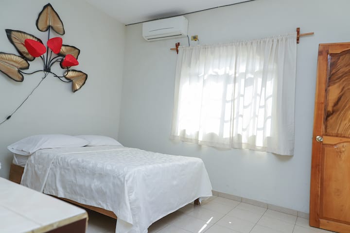 Hotel Bugambilias guest room