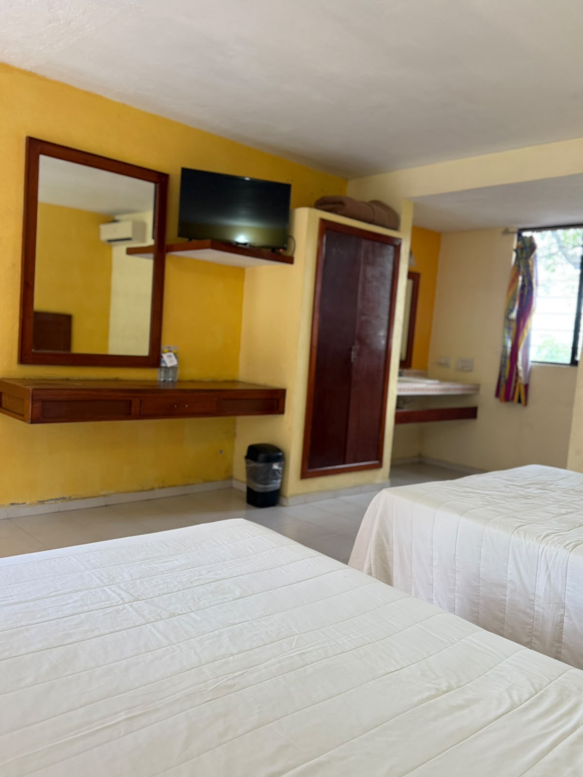Hotel Coy guest room
