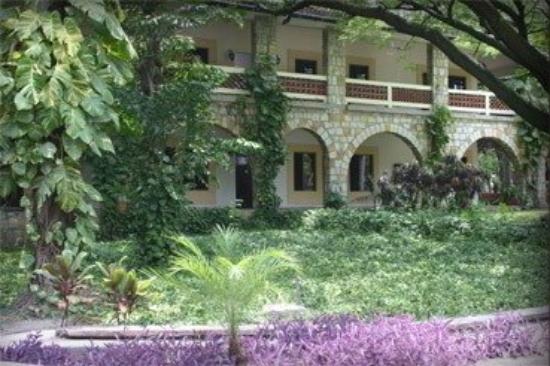 Hotel Valles exterior